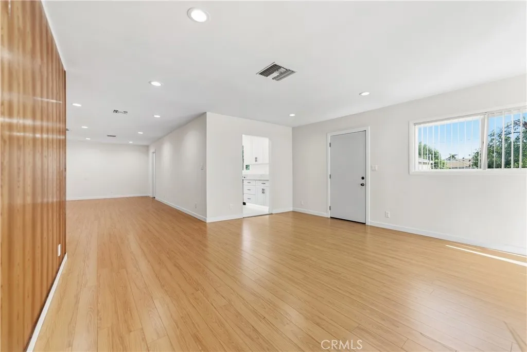 15210 Cohasset Street, Van Nuys, California 91405 home-pic-25